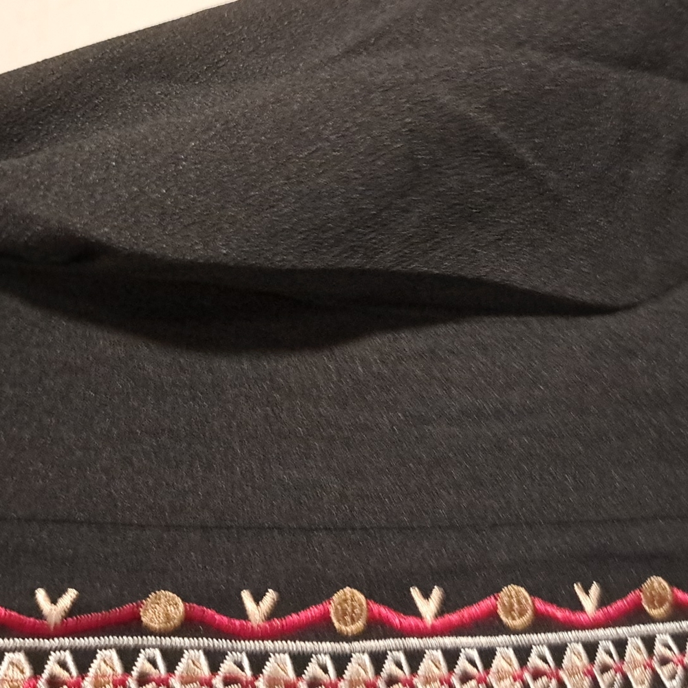 New 3/4 sleeve embroidered top - Picture 14 of 16
